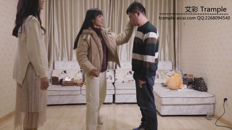 南一初九暴力踢踹