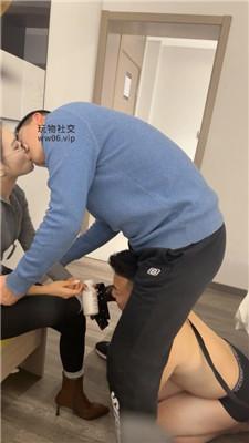 【shame情侣主】喜欢舔脏鞋的绿帽奴 JS250105-19