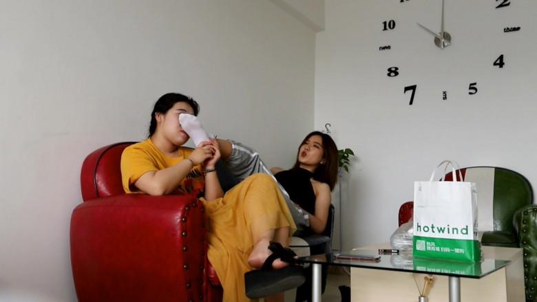 偷拍学姐第四弹 刺激的来了 夏天的雪地靴