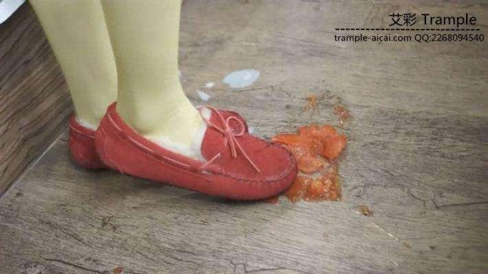 艺校美女原味小白鞋踩草莓