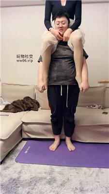 【埋汰】骑马狗爬-肉丝脚踩虐【下】 JS250205-17