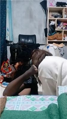 【伪娘和人妻】喜欢臭脚的蓬头垢面狗 JS250118-13