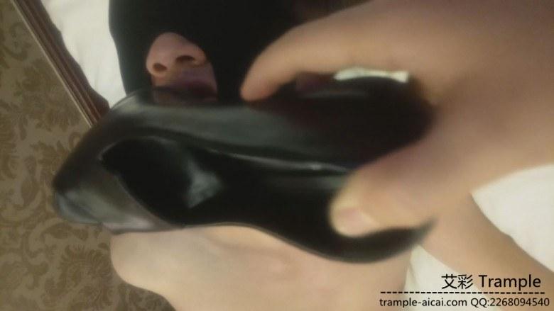 洗浴店黑丝女技师的暴力调教