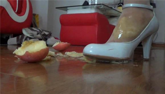 香蕉苹果踩成泥喂狗