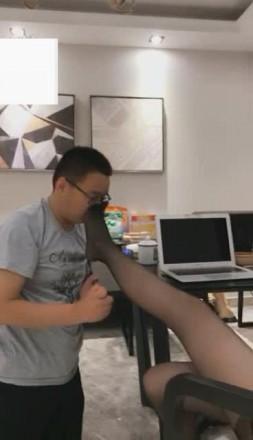 ViVi,调教猥琐的同事