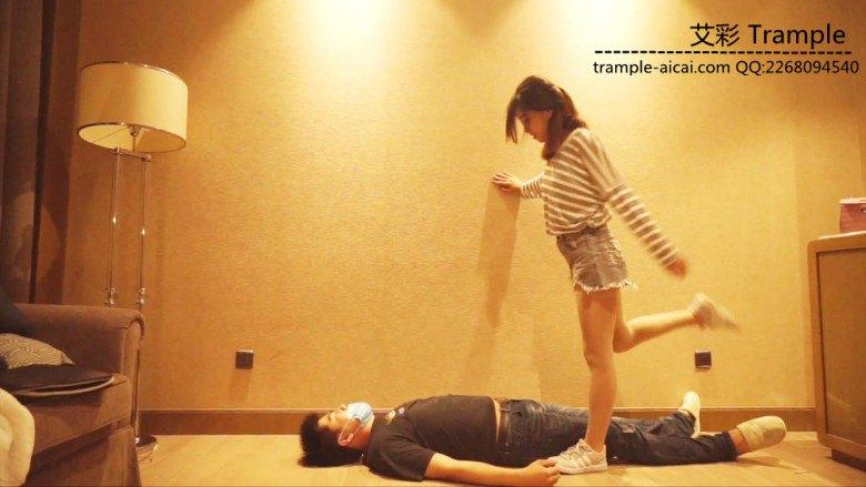 希雨归来暴力踢裆踩踏踹腹