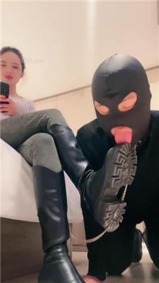 【沐阳大小姐】胯下辱/舔脏长靴原味船袜/骑马踩踏/脚喂食