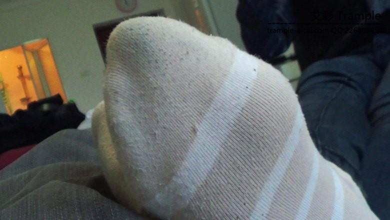 黑冰臭条纹袜子虐奴