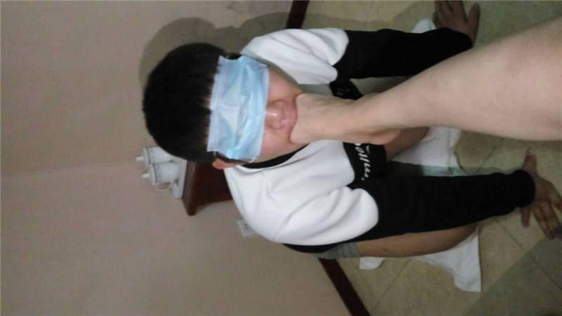 鸽宝S裸足插嘴深喉舔脚