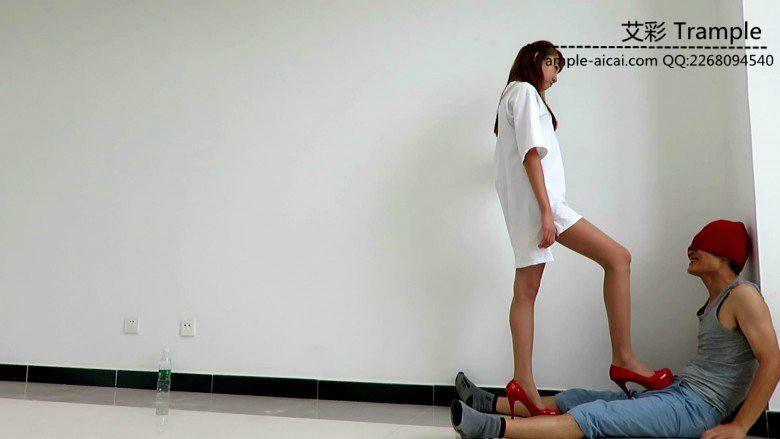 00后天使女主剧情！暴打街头小混混！