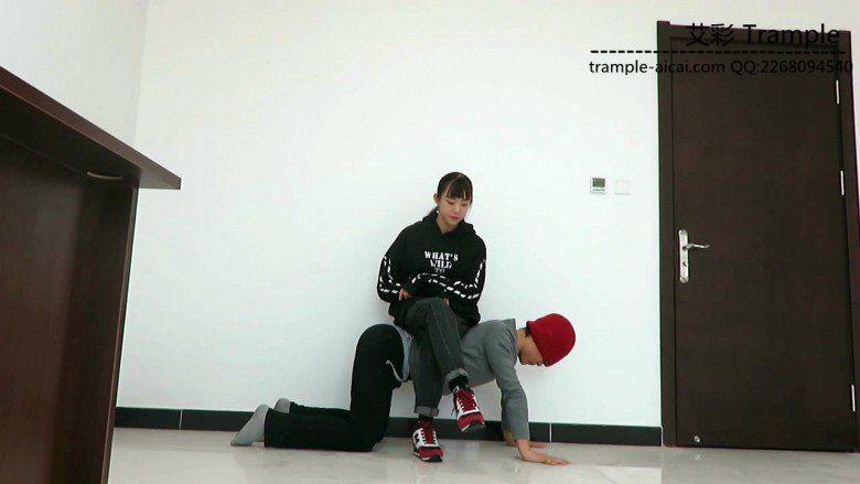 00后天使女主调教贱狗磕头跪拜！