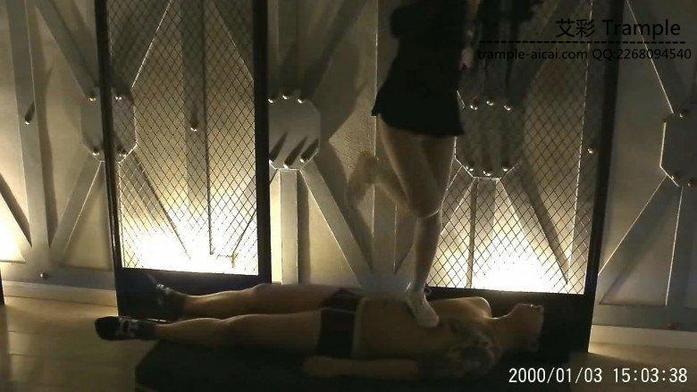 帆布鞋白丝踩踏男M脚深喉