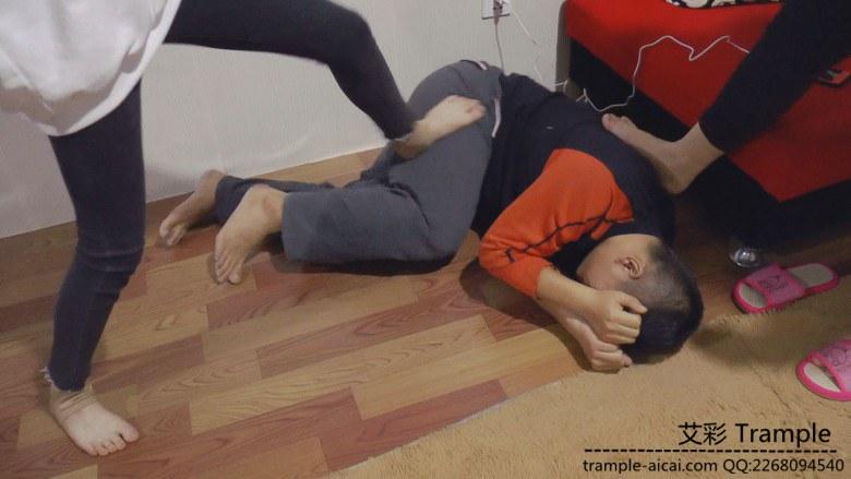 语儿与闺蜜玩虐贱人