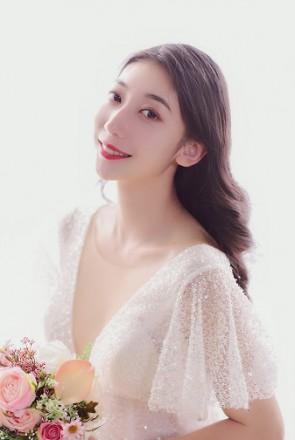 舞蹈系少女虐踩小奶狗