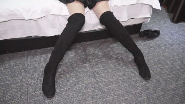 跪舔琪琪的长筒靴脏鞋底