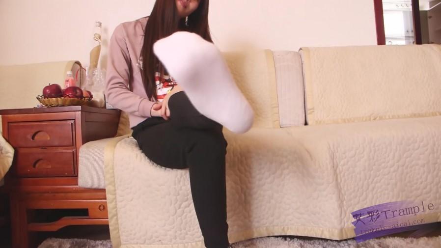 艾丝vivi边吃水果边羞辱观看的你