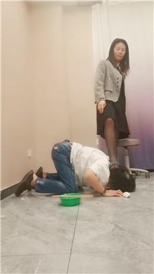 【夸梨】母畜-姐妹花脚下喂食【双视角版】 JS250331-21