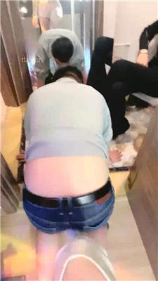 【玥樾】开发闺蜜当S-胯下辱坐垫/吃烟灰/舔高跟