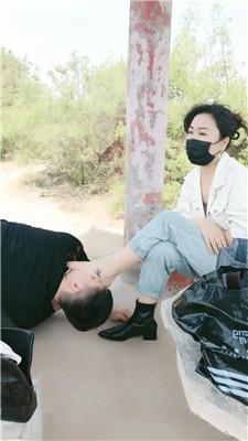 【珍惜女王】户外凉亭舔脏鞋玉足 JS250427-5