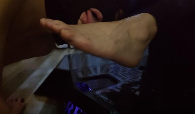 电竞按摩椅躺着享受