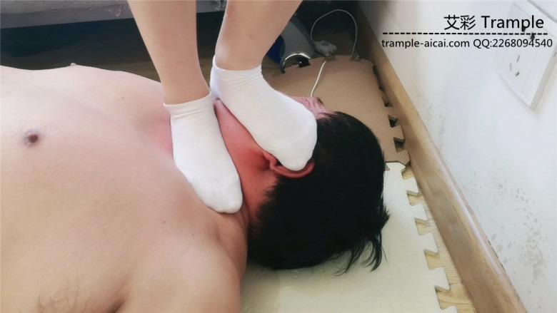 傲柔s，小白鞋暴力踹脸，烟灰口水