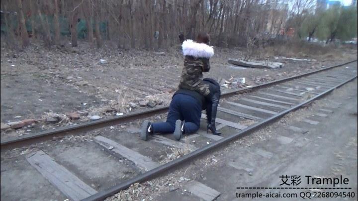 傲柔户外跪拜钻胯定制片