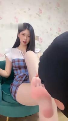 【调教视频】【佳奈】掐乳/白丝诱惑/灌圣水/磕头提档