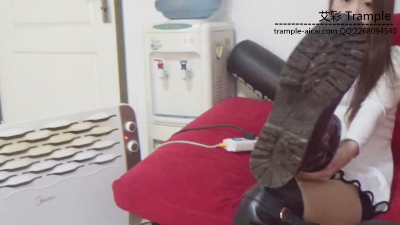 傲柔S-调教M吃泥巴口水烟灰,插嘴出血