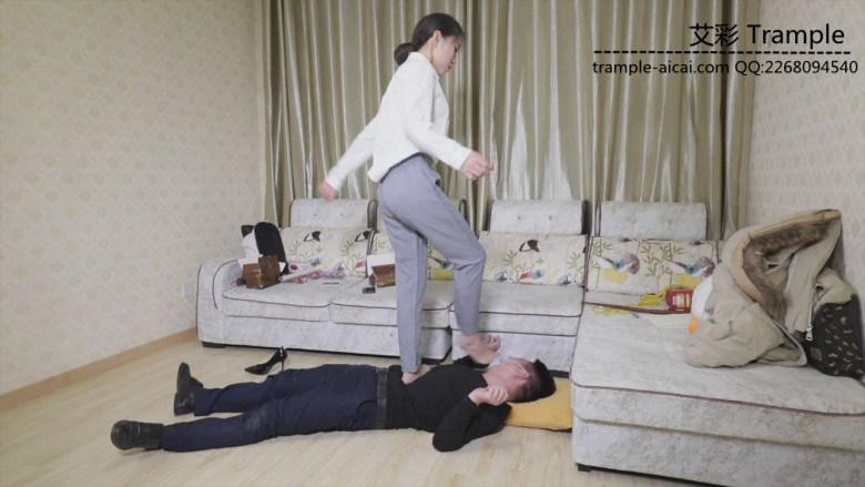希雨脚耳光调教同事 希雨脚耳光调教同事