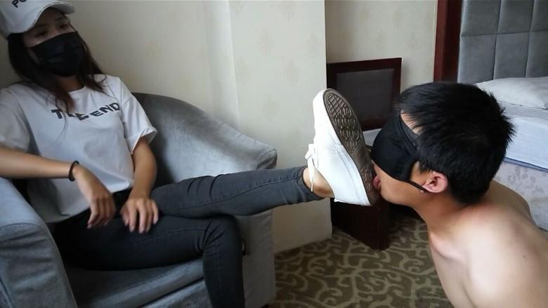 鸽宝原创酒店暴力调教19岁高中生