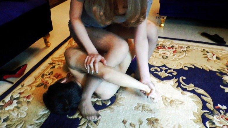 【芮萁女王】灰丝脚花式绞杀脚虐贱奴