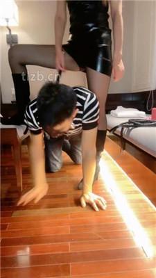 【盛捷女王】性感女王-长靴黑丝脚玩虐-内裤套头【上】