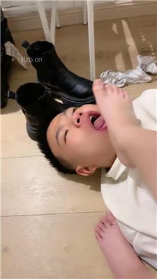 【新疆王祖贤】舔脏鞋/吃白袜/裸足捂脸