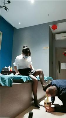 【西北傻子】高颜值技师S-圣水泡面喂食 JS250104-34