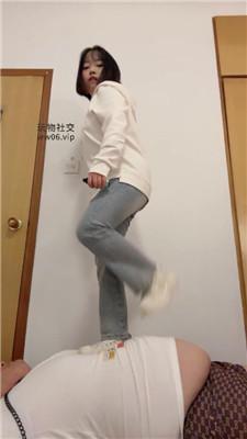 【佳佳】运动鞋全体重跳踩 bf51045