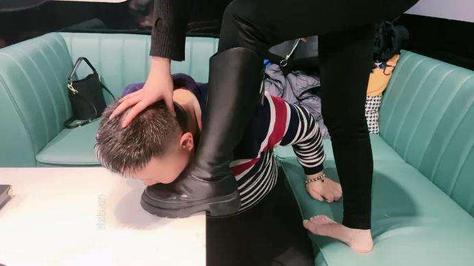 【梓S】KTV-群调S玩虐老板/骑脖/踩踏【完整版】