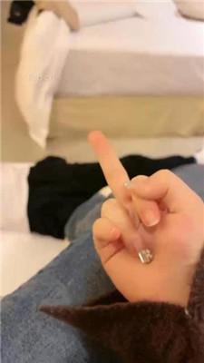 【小琪琪】小白鞋踩狗腿