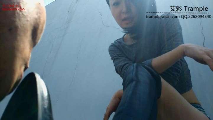 湘香女王长靴户外圣水淋浴贱狗