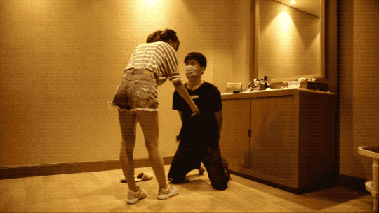 希雨归来暴力踢裆踩踏踹腹