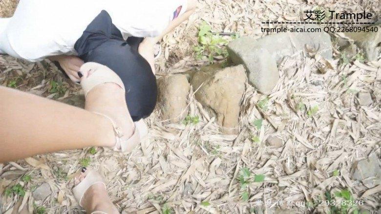 广西某学院大二女生的初次野外调教