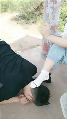 【珍惜女王】户外凉亭舔脏鞋玉足 JS250427-5