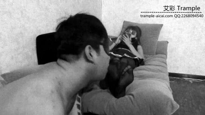 暴力女神捻鸡碎蛋黑丝脚