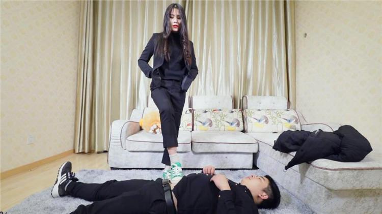 曼捌帆布鞋踩踏踩头羞辱舔鞋