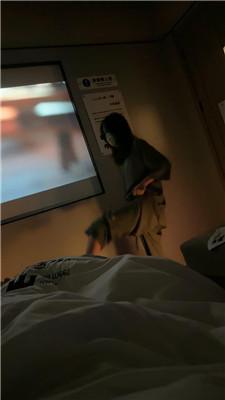 【雨琦】私人影院情侣下跪-奴下奴 JS250422-29