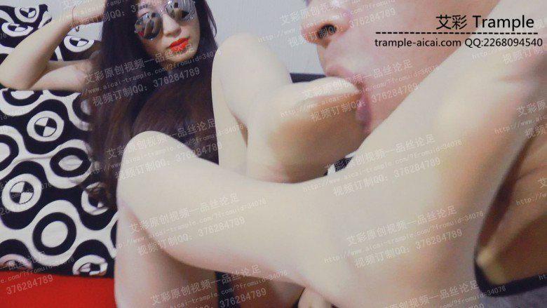 辛迪女王初调脚奴 辛迪女王初调脚奴