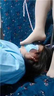 【伪娘和人妻】肉丝脚狂舔/坐脸窒息 JS250107-48