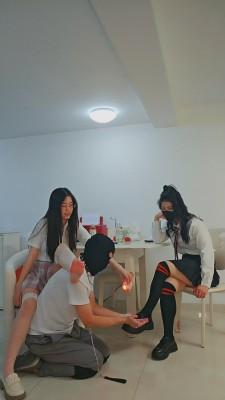 【嘉妮】运动鞋白袜踩踏【双视角版】 bf51714