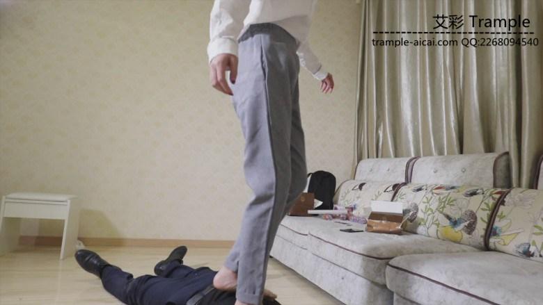希雨脚耳光调教同事 希雨脚耳光调教同事