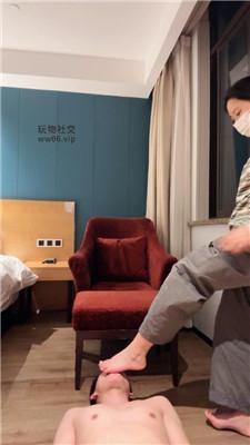 【米欧】玉足蹂躏跳踩贱奴才 JS250319-24