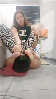 【李老师】骑马胯下辱-高跟踩踏【双视角版】JS250310-8